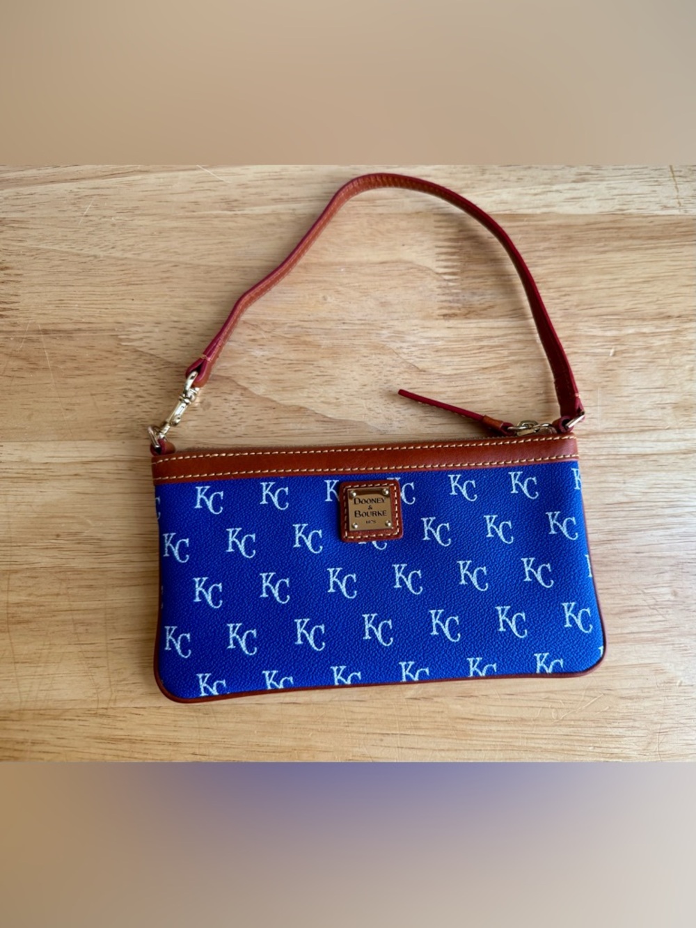 ⚾💙 Dooney & Bourke KC Royals World Series Wristlet 💙⚾ - Picture 8 of 8